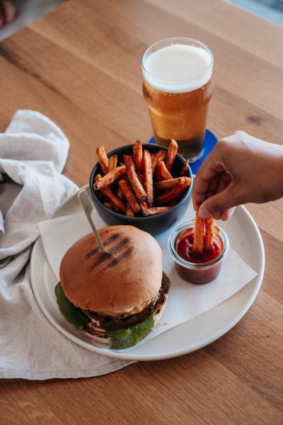 serifos restaurant and bar, rib eye burger and draft beer